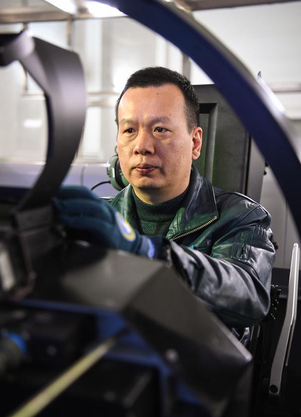 看飞行员王建东37秒神奇操作!