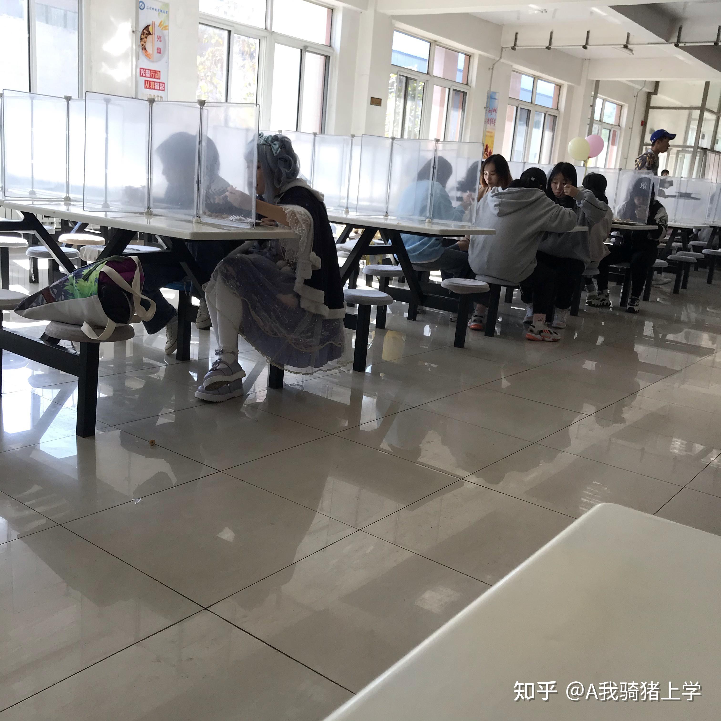 辽宁科技大学食堂图片