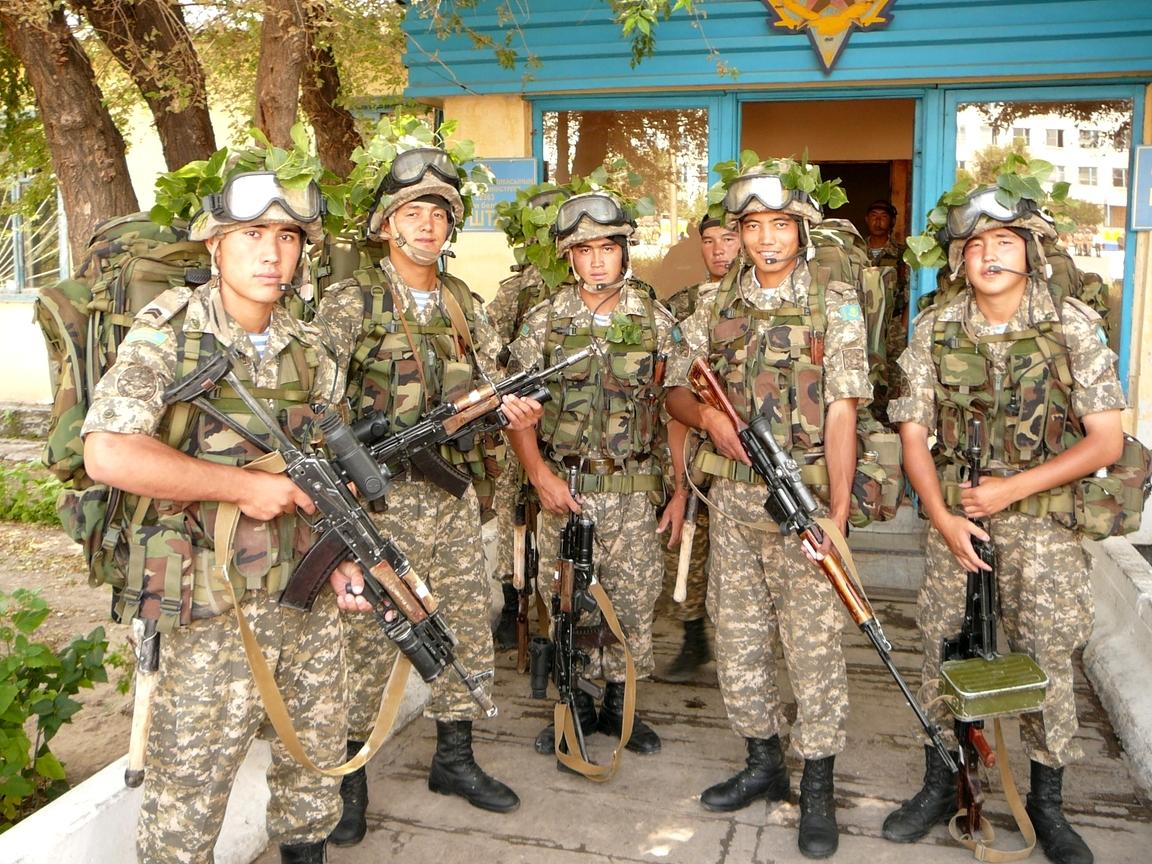 哈萨克斯坦士兵图片