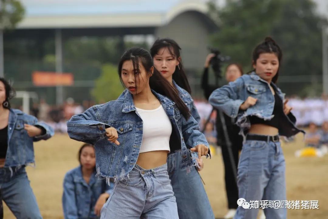 超燃大学生运动会酷炫造型青春无限