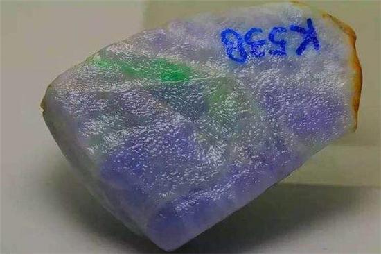 图文带你了解春带彩翡翠原石有多美