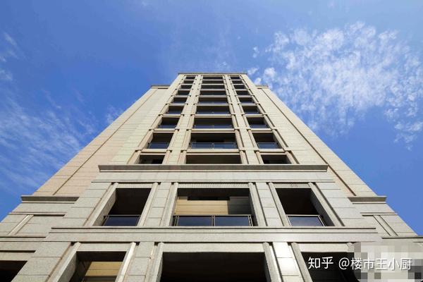 万科·西溪蝶园外立面:基座石材干挂 真石漆,在真石漆里算复杂和用心