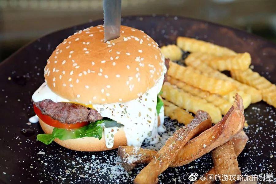 (90 泰铢)buffalo wings凯撒沙拉caesar salad(120泰铢)热拿铁hot