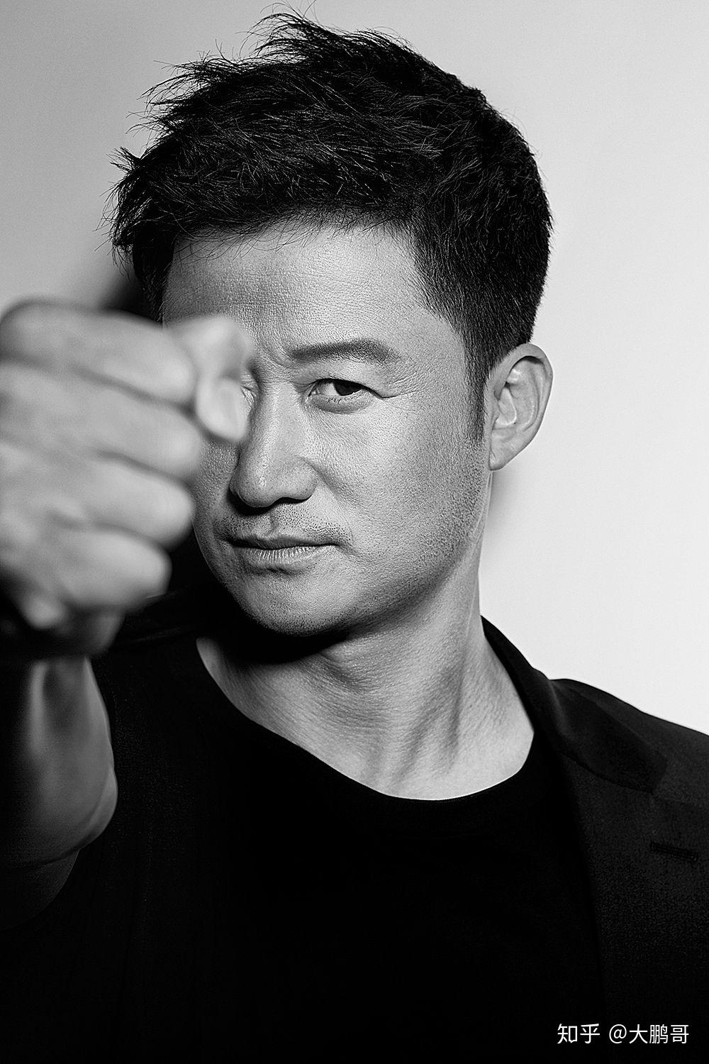 简单来说,在高圆圆最郁闷的一个时段,小黑胖子郭德纲,如同骑猪的英雄