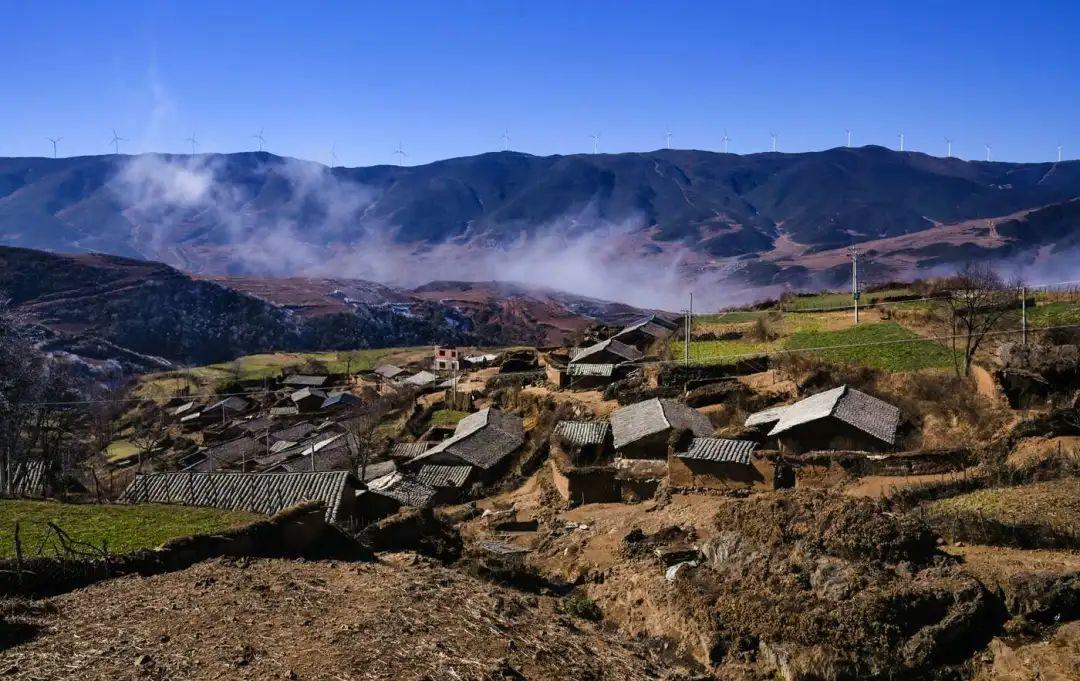 大凉山彝族村庄图片