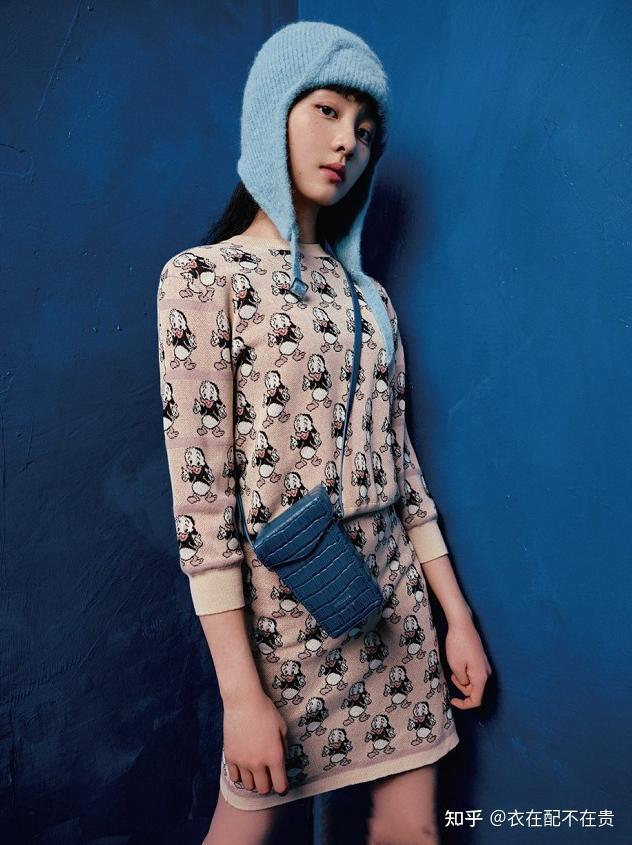 黄多多拍时尚写真出道预定造型摩登复古拍摄角度却引网友热议