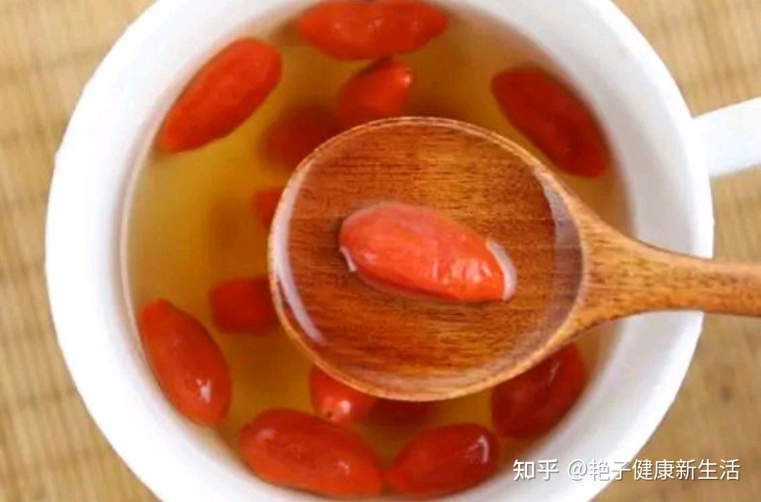 长期用枸杞泡水喝,或有这5个收获,但是有4类人要尽量少喝