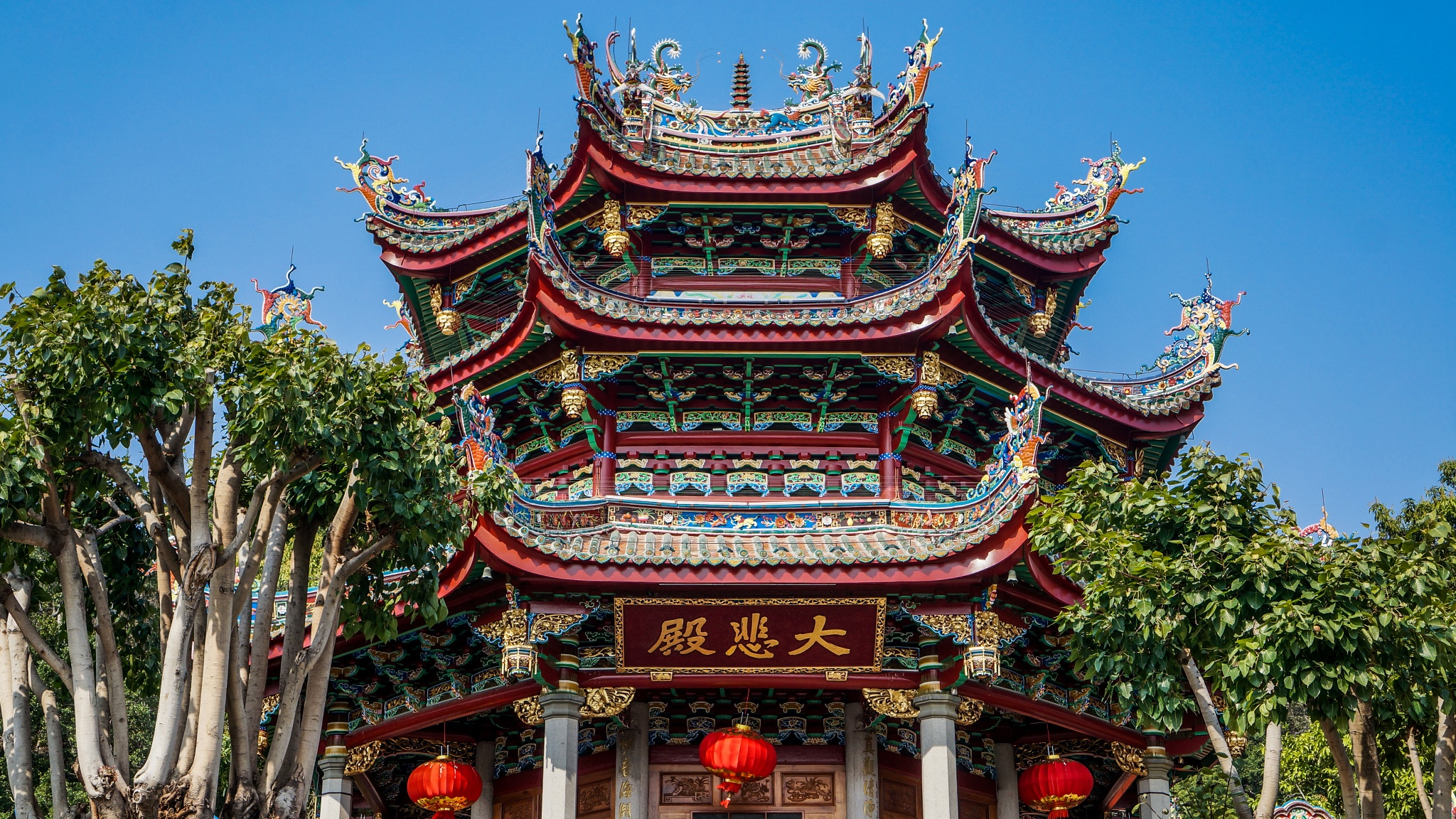 南普陀寺位于厦门思明区,紧邻厦门大学.