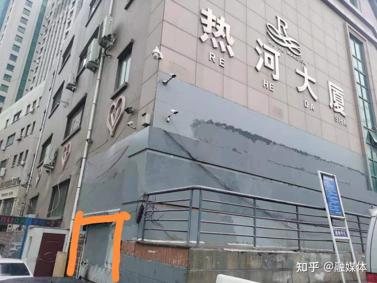 承德热河大厦坠车事件图片