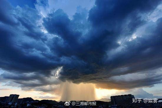 我家这儿 中间的是雨 雨柱 emmmm 当时大家调侃:何方道友在此渡劫?