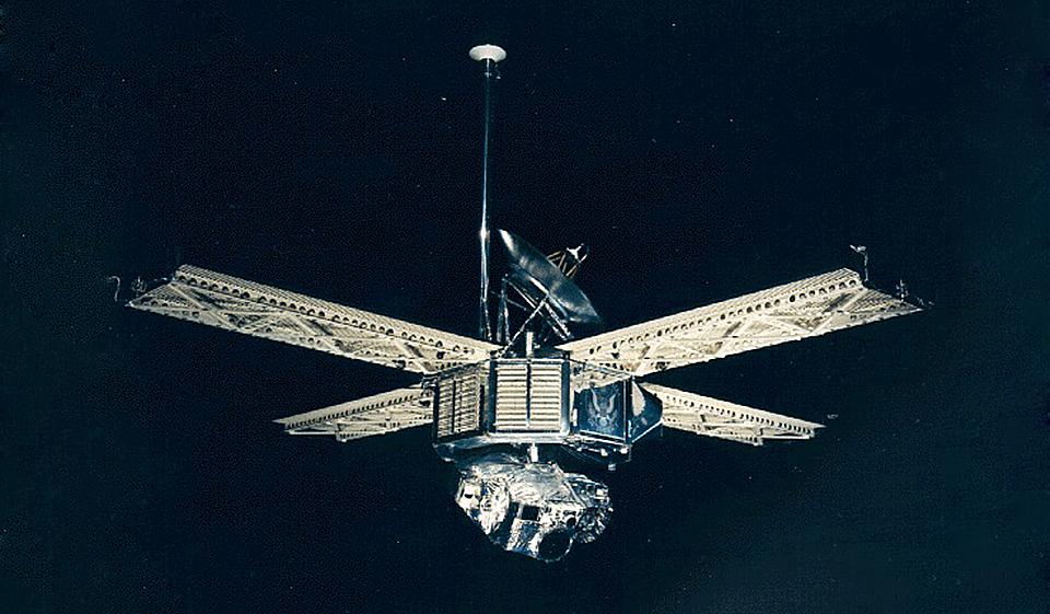 1969年,水手6号和水手7号完成了第一次火星双飞行任务,飞越赤道和南极