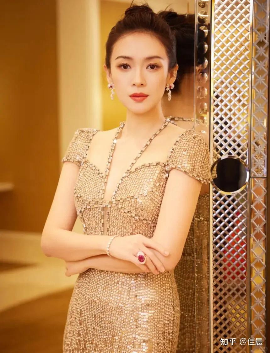 3月9日,章子怡最新近况曝光,不过,令人意外的是,这一次,章子怡在活动