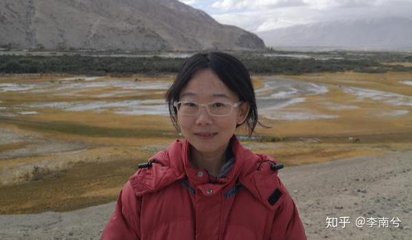 《九篇雪》:天才作家李娟的新疆囧事,爱而不得的10年虐恋