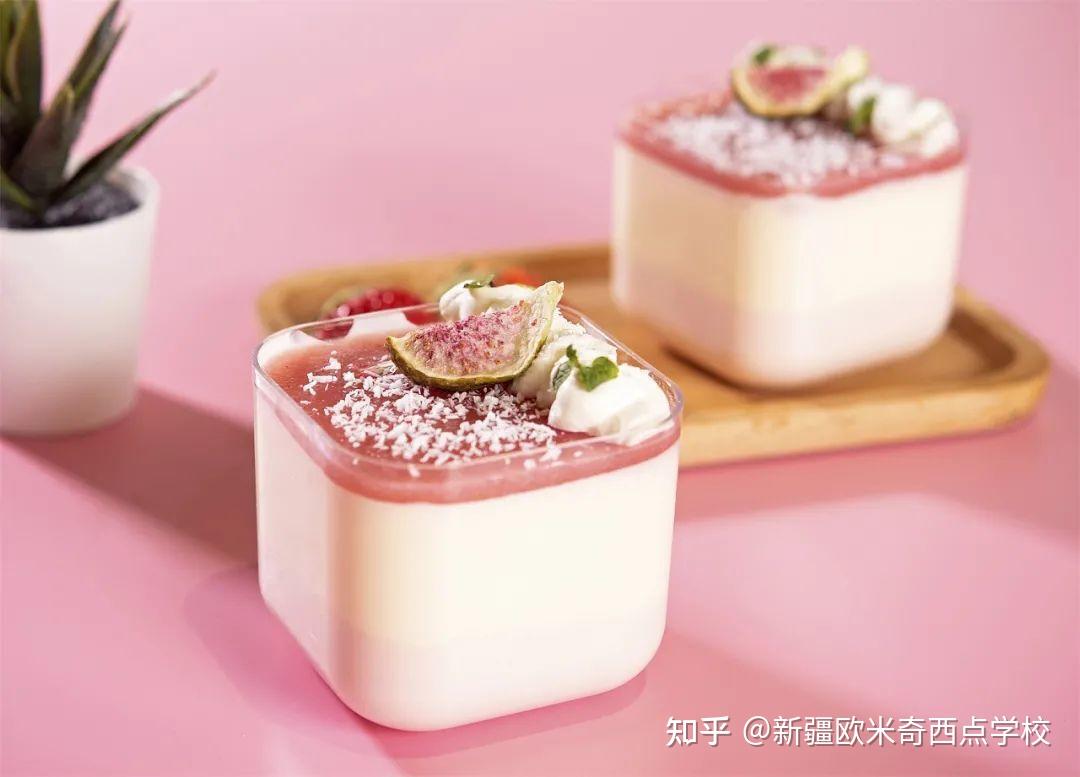 草莓奶油盒子蛋糕的做法_【图解】草莓奶油盒子蛋糕怎么做如何做好吃_草莓奶油盒子蛋糕家常做法大全_鼹鼠的暖窝窝_豆果美食