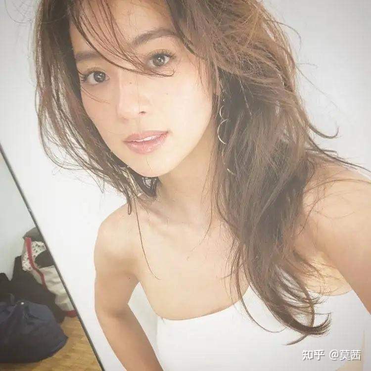 日本“内衣女神”中村安：被称为日本演艺圈中腹肌最美的女性 知乎