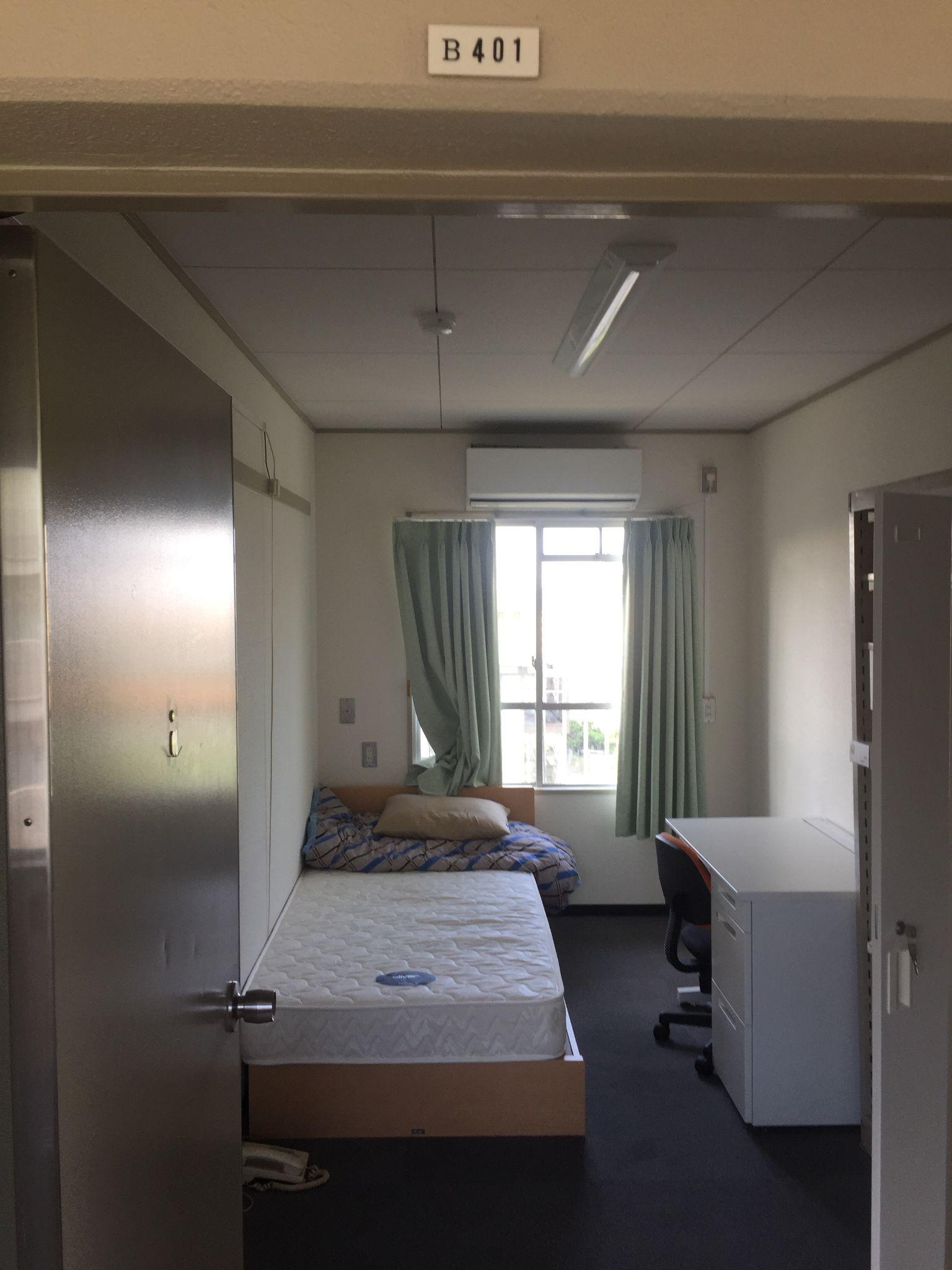 在日本读修士可以住学校宿舍吗?