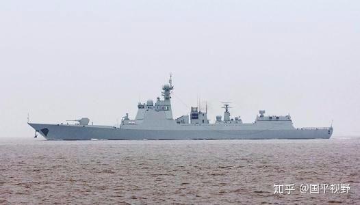 隨著055型萬噸大驅正式成軍,原先人民海軍最強驅逐艦052d型,只能退而