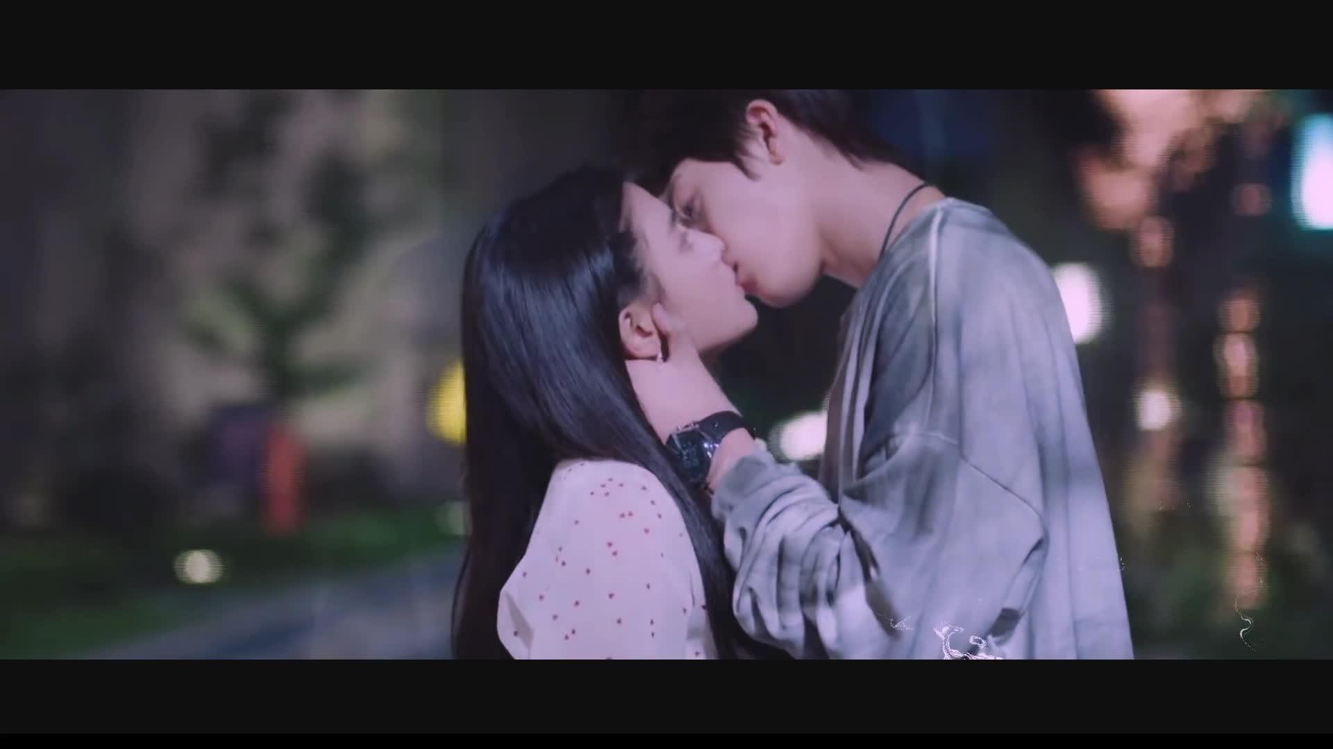 高甜kiss爆剧留名集集无尿点帧帧甜到齁傲娇医生女总梗周雨彤龚俊冲鸭