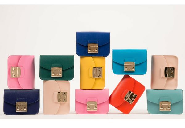 furla芙拉 我挺喜欢furla家的包的,质量不错,款型也好看.