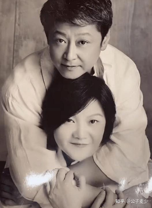 洪晃:一婚嫁美国人、二婚嫁中国人、三婚嫁法国人,61岁四婚很幸福-洪晃是中国籍吗