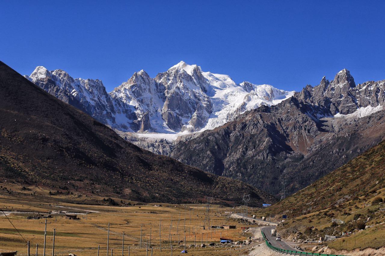 早起出發,雀兒山,新路海在317國道上有絕佳的觀景點.