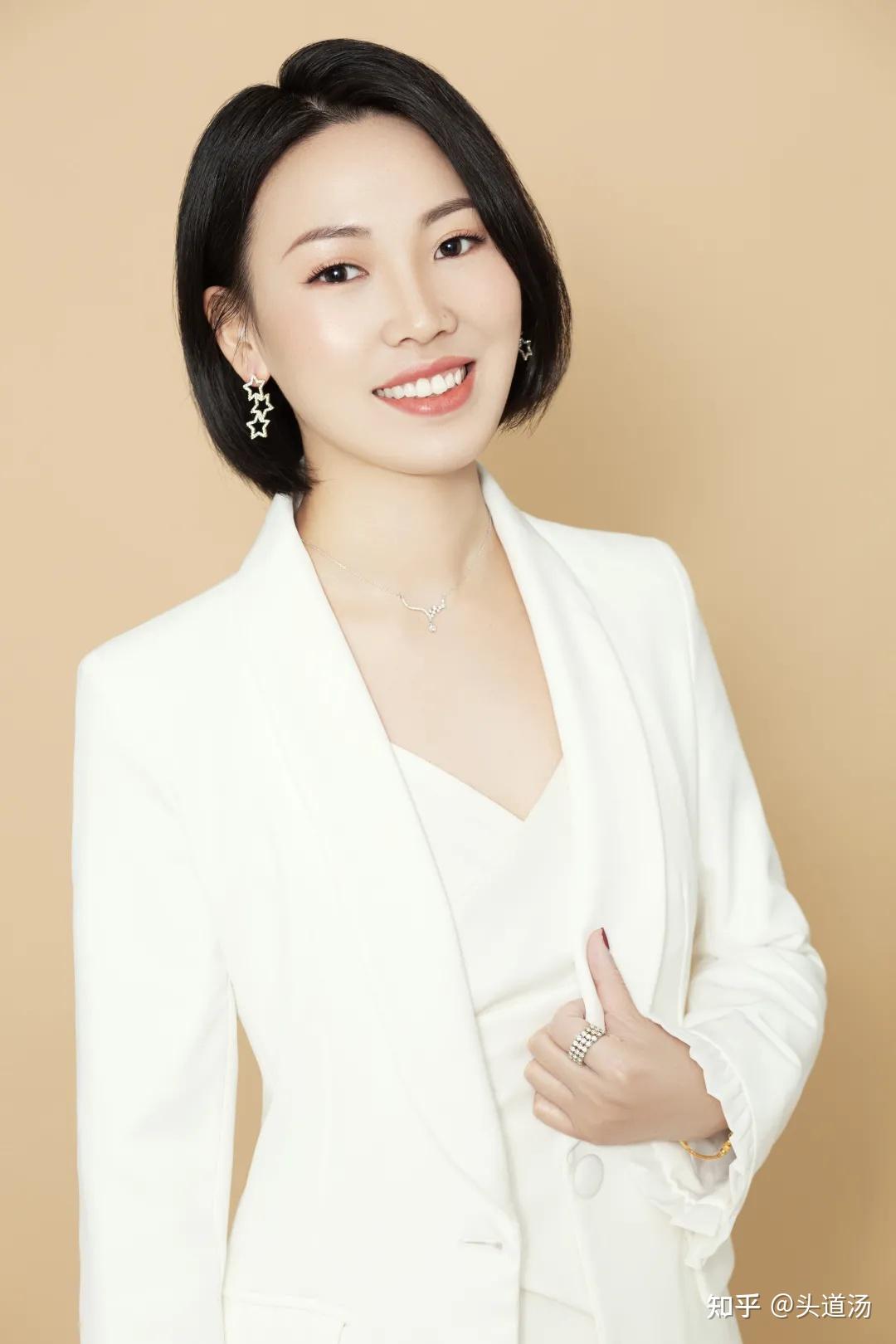 今天,让我们一起走进祝欣祝总的世界,聆听她