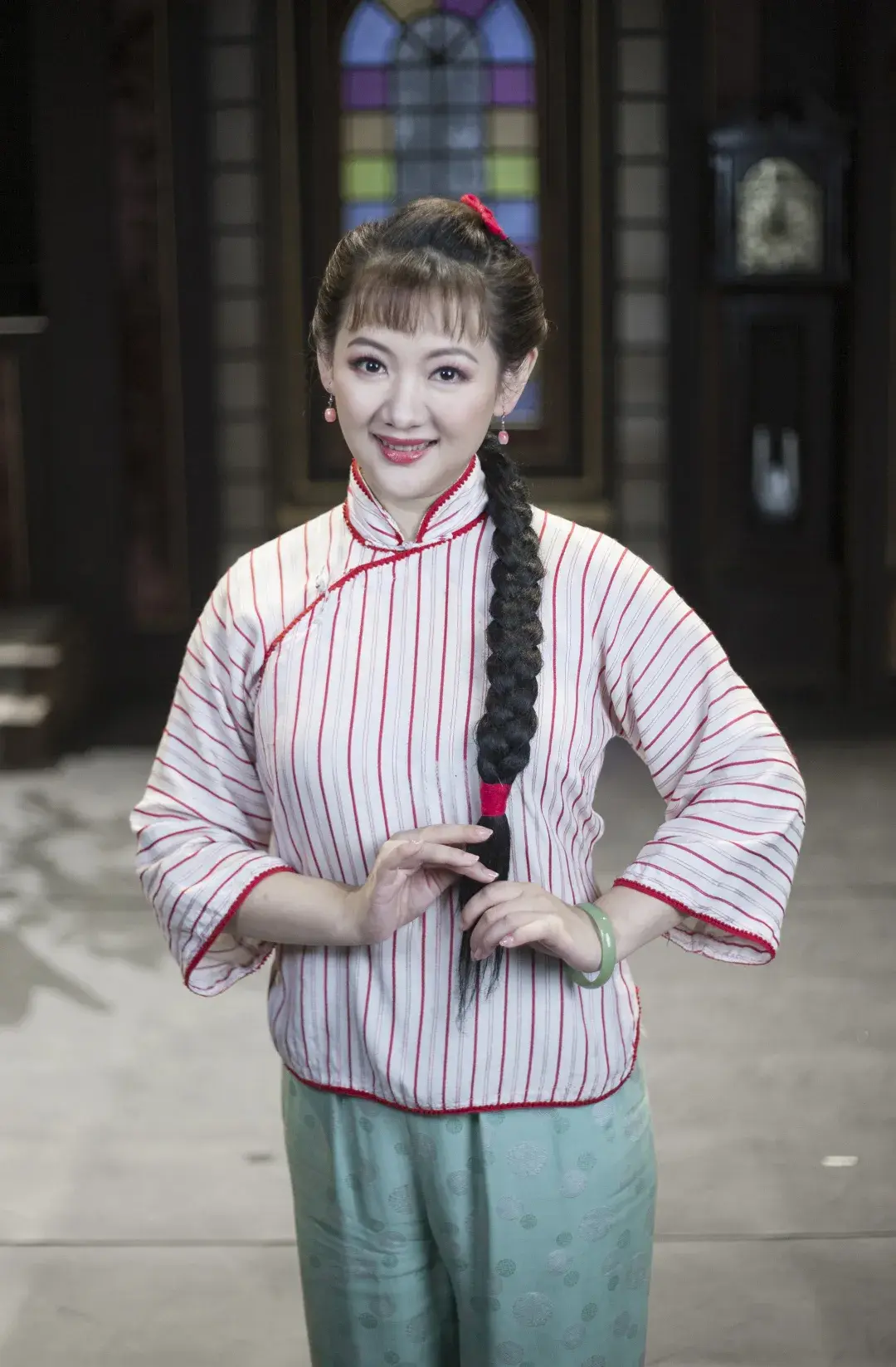 周蘩漪:37岁,周朴园之妻.