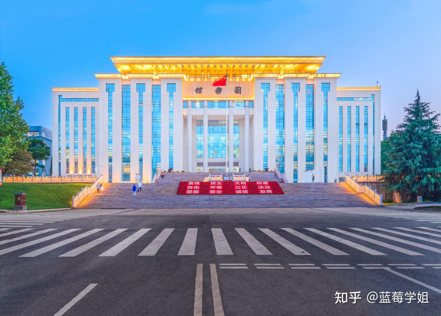 云南工商学院体验篇!堪称昆明最美大学!