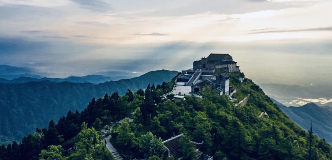 衡山全景1衡山全景2衡山全图-高清版本南岳衡山是中国五岳之一,位于