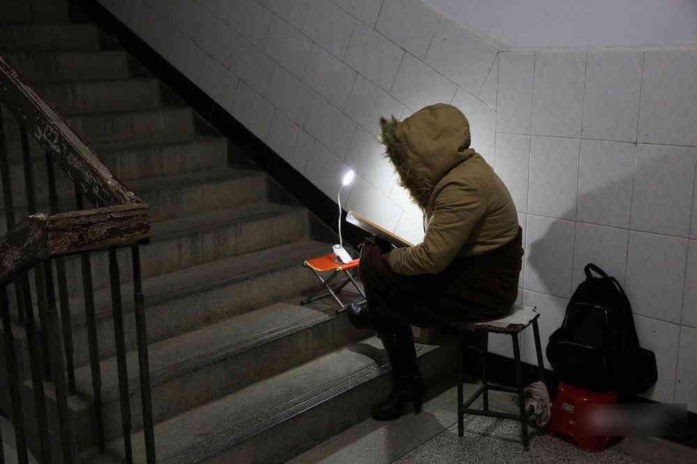 请问近义词替换能使论文降重吗