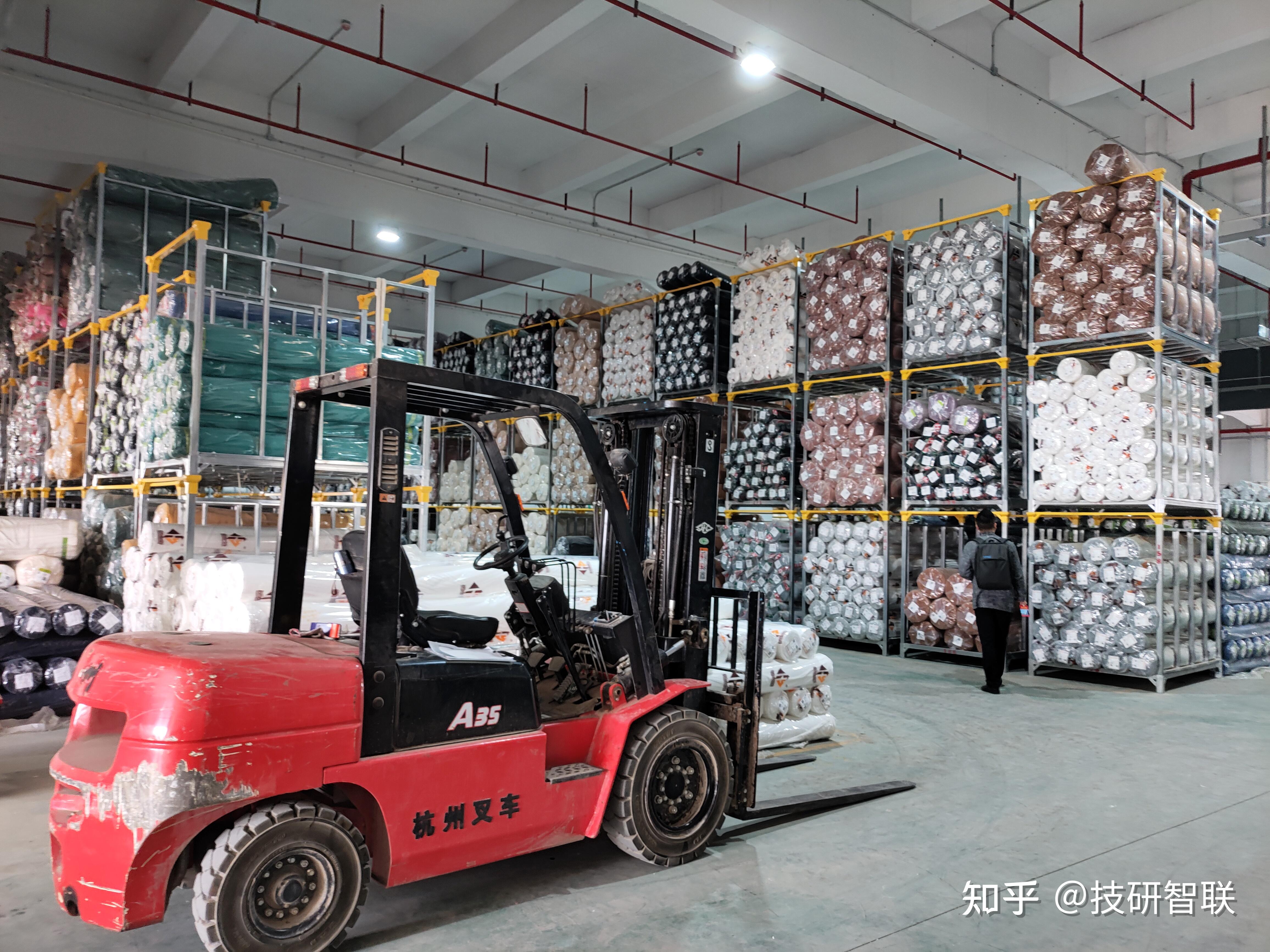 启源纺织成品仓库技研智联的染色机系统,界面操作简单,可以实现一人多