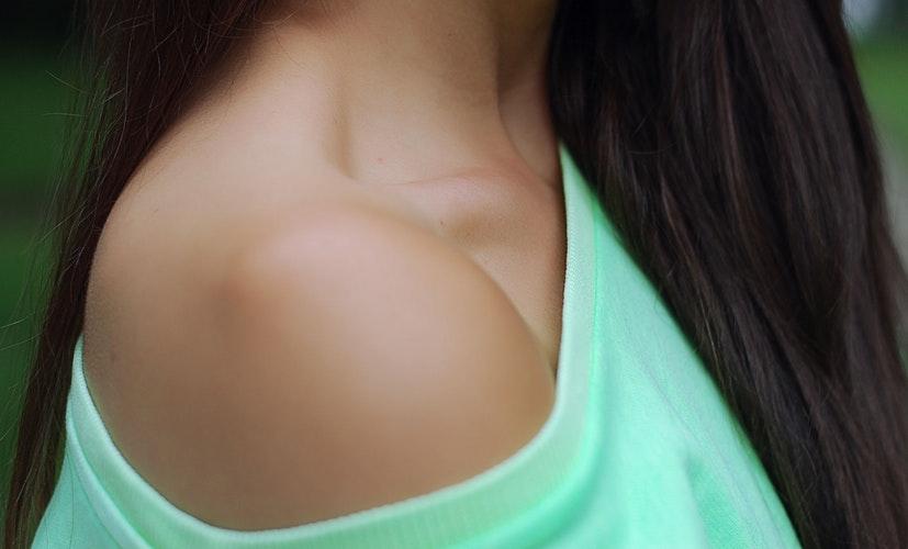 怎么拥有好看的直角肩和锁骨 v2-b7065d6a24fc2e84ca743dea263d28e2_1440w.jpg?source=172ae18b