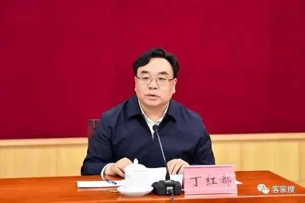 广东14位卸任地级市委书记11位去向明确2人跻身省部级