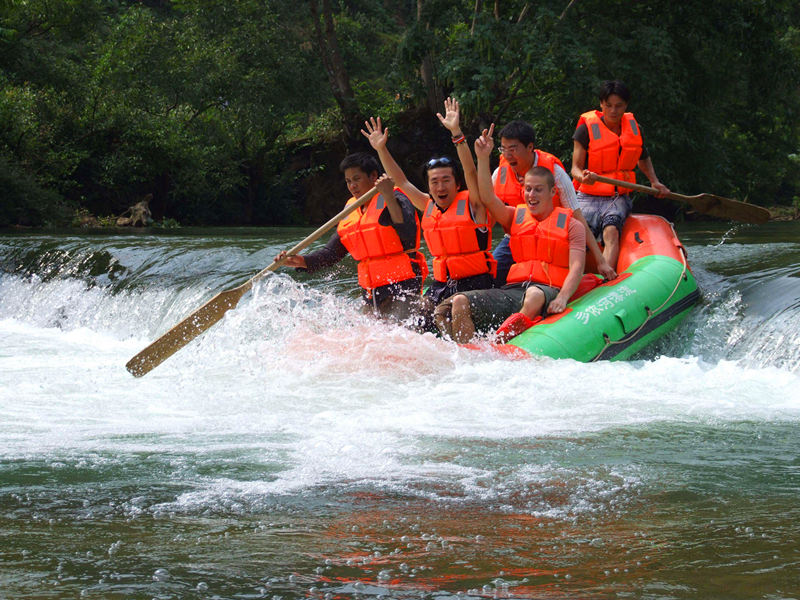 多彩云南罗平多依河漂流行去领略浓郁醉人的布依族风情