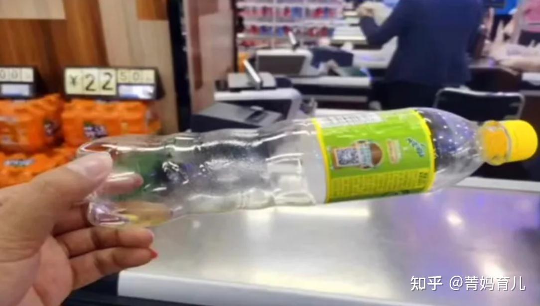 孩子逛超市口渴拿水就喝，拿空瓶付款被索赔，妈妈的处理很高明- 知乎
