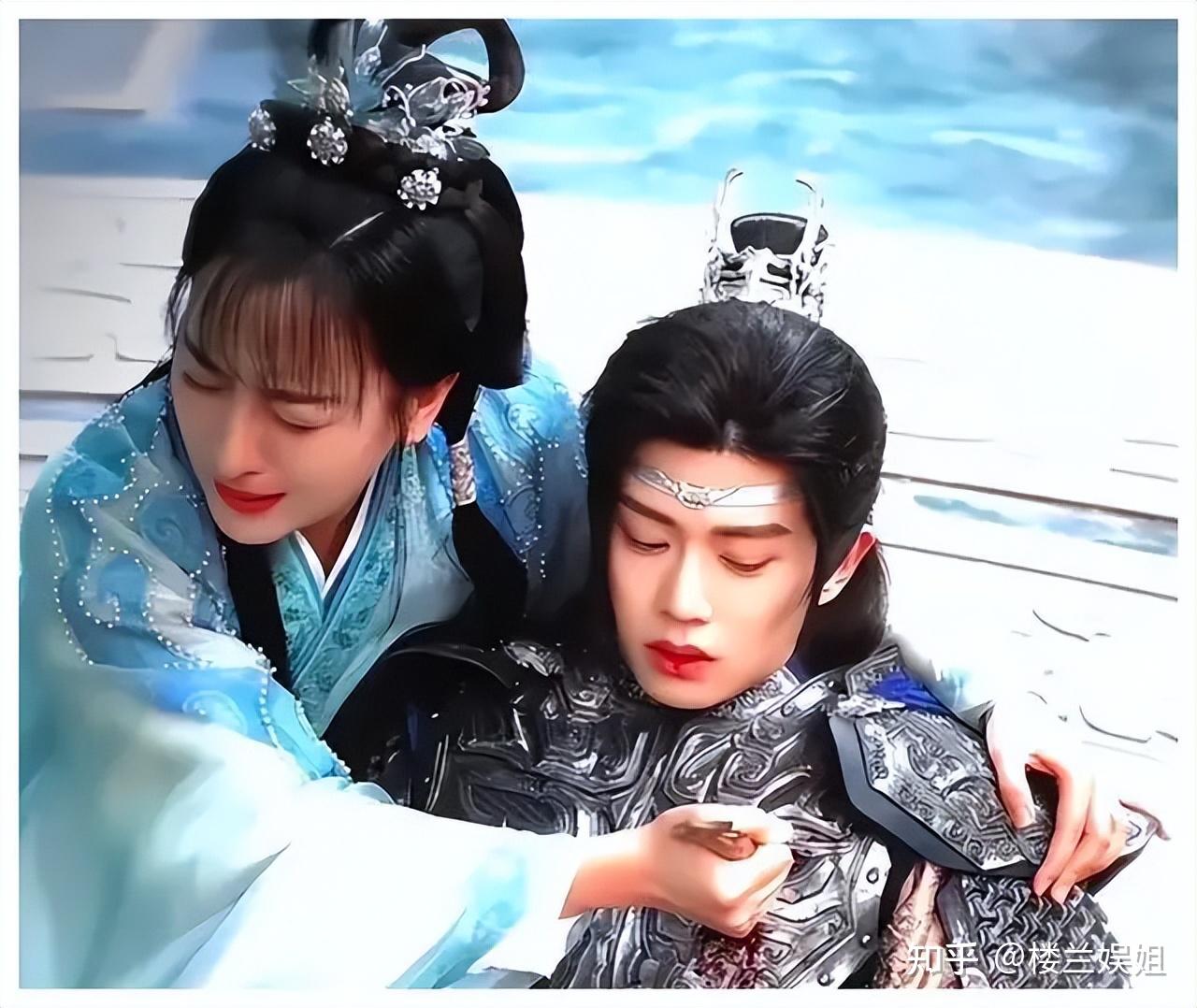 2015年肖战出道的第一部微电影《十八岁》,就是他跟陈妍希,白澍一起演