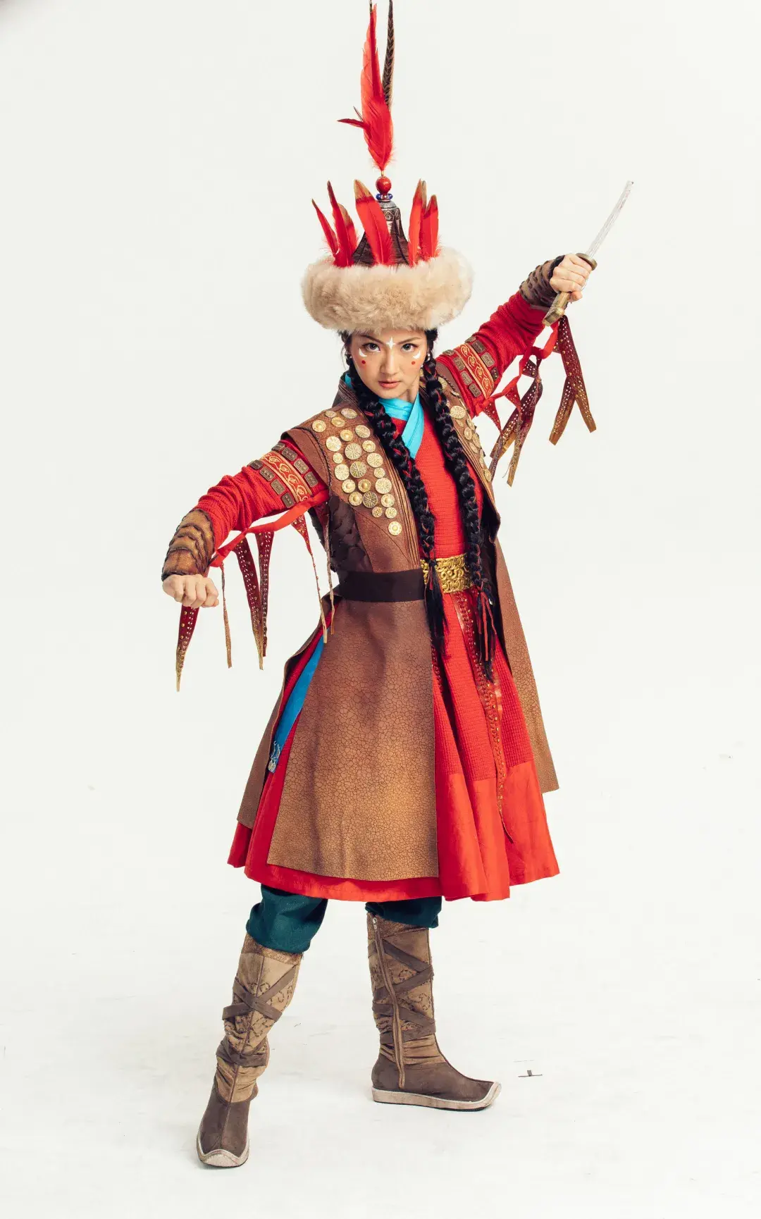 年蔓婷饰演的素素是一位聪明机智的匈奴姑娘,杂耍演员,善良的她和joey