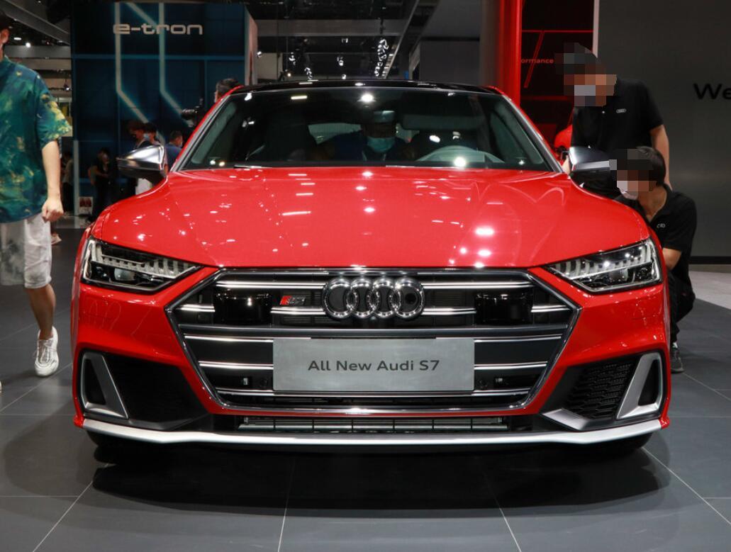 外观更加犀利运动全新一代奥迪s7亮相广州车展