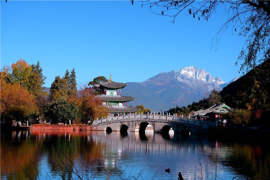 位於麗江古城北端象山之麓的黑龍潭,也稱龍王廟,玉泉公園.