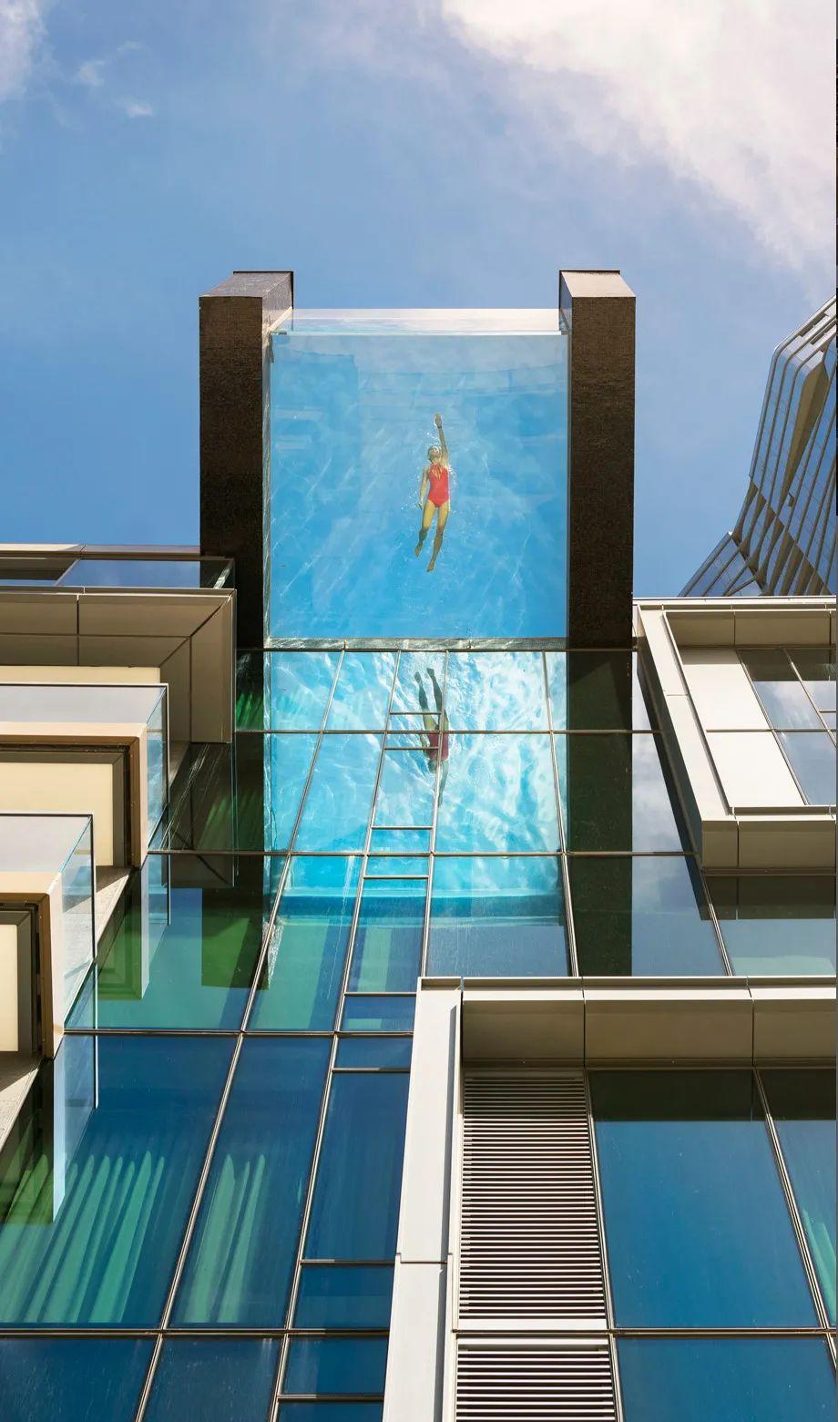 机械师 2》中,郭达·杰森·斯坦森老师扮演的杀手,正是在一个玻璃泳池