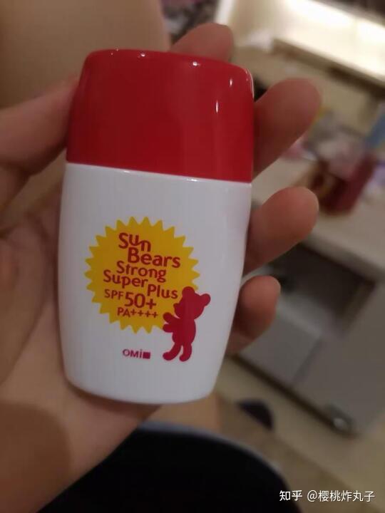 抹防晒需要卸妆水吗 v2-b7b7617f4efa59b626f5aa676c7312b1_r.jpg