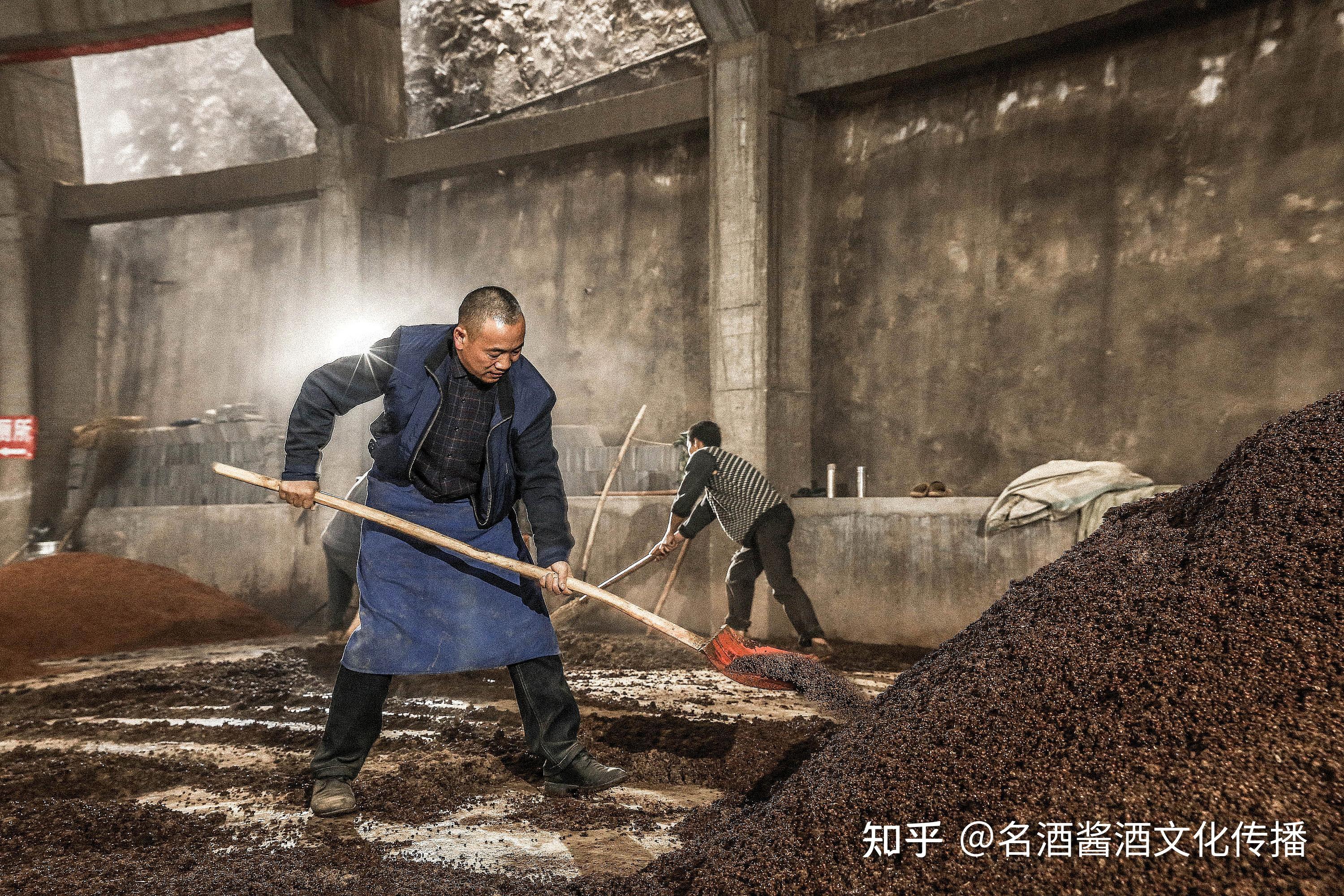 还有这几款酱香白酒适合2022年过年团聚送礼的白酒,传统酱香白酒酿造