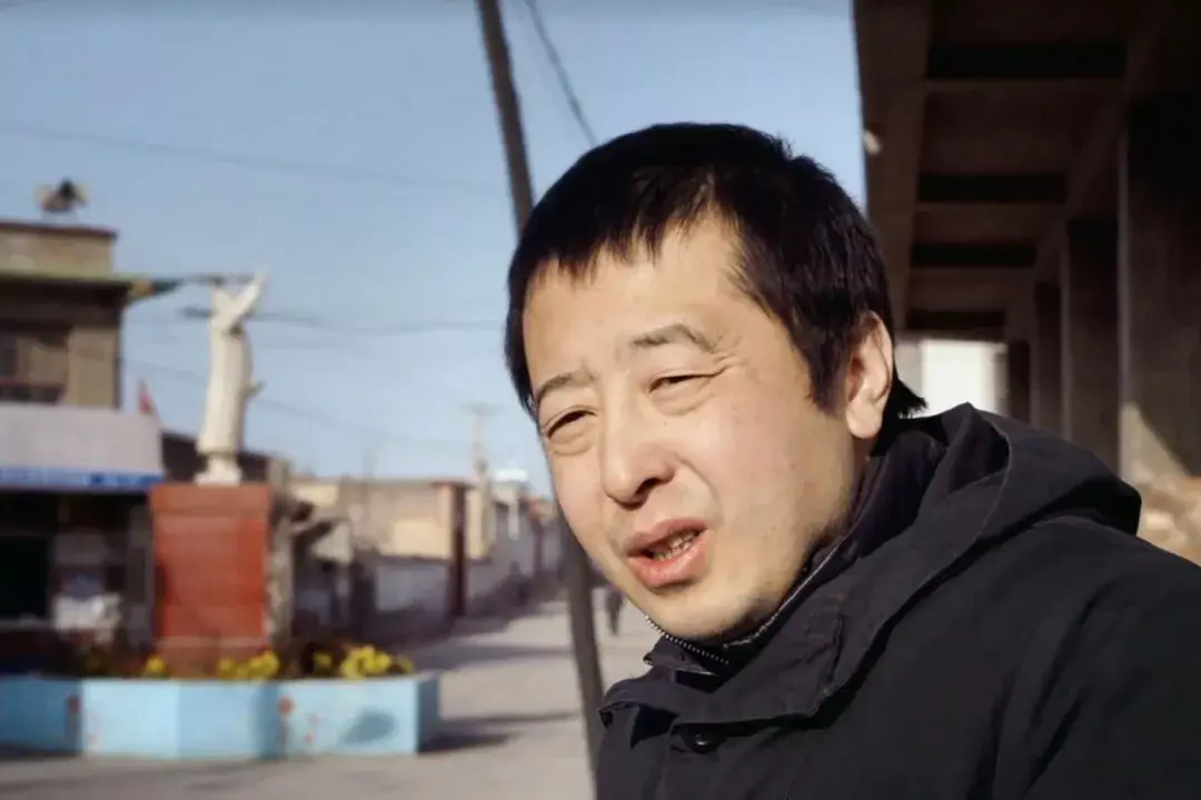 我在山西汾阳出生,70年代末,县城里还有很多街头生活.