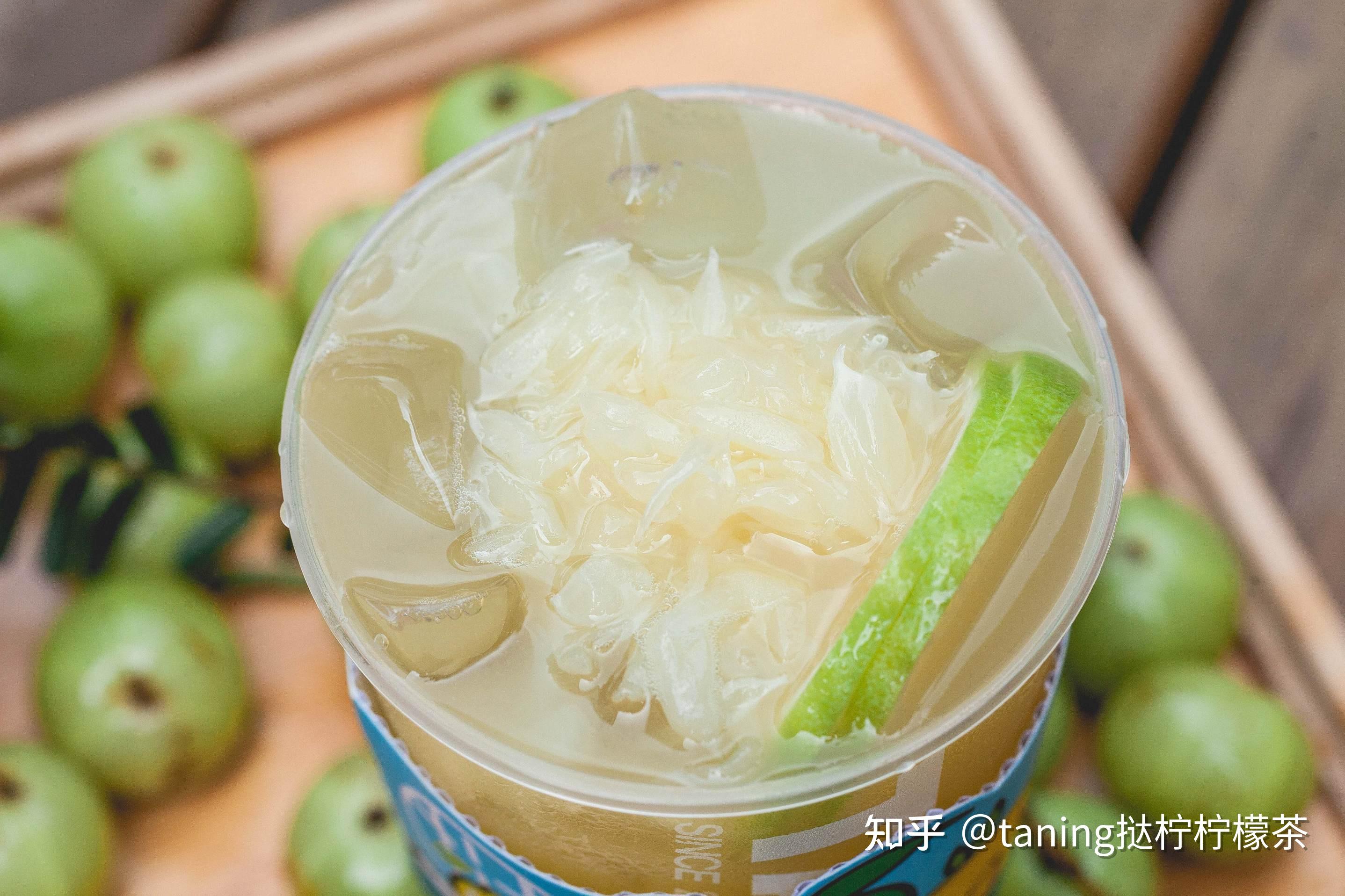 细数今年的茶饮行业热点,从上半年的油柑,柠檬茶,到下半年的鸭屎香