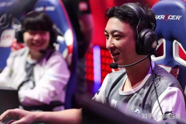 网红王思聪消亡朋友圈晒12任女友给狗买iwatch怒怼范冰冰