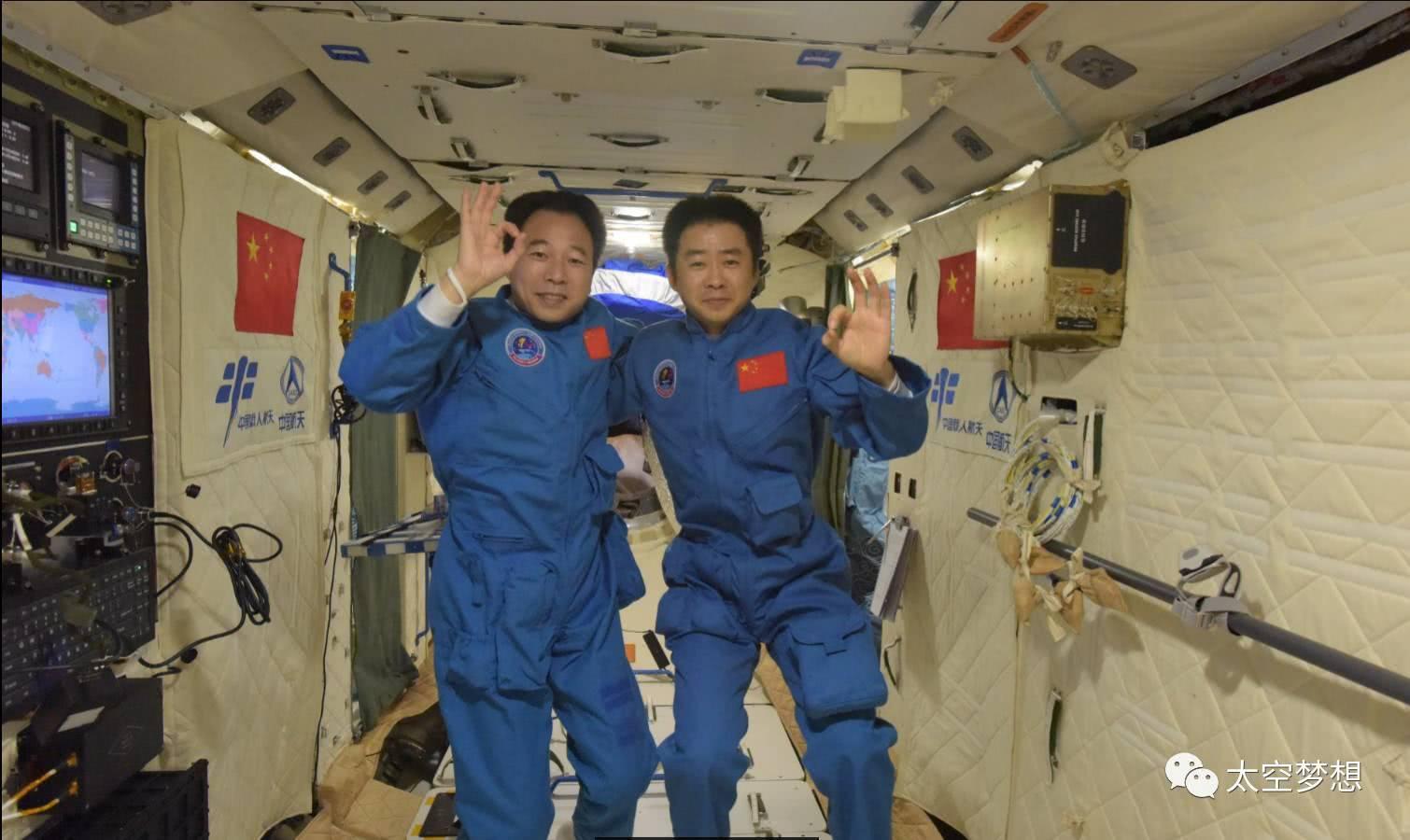 组合体飞行期间,航天员景海鹏,陈冬进驻天宫二号,完成为期30天的驻留