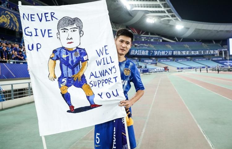 30岁周云宣布退役从初识足球到退役只属于江苏队这是我的光荣