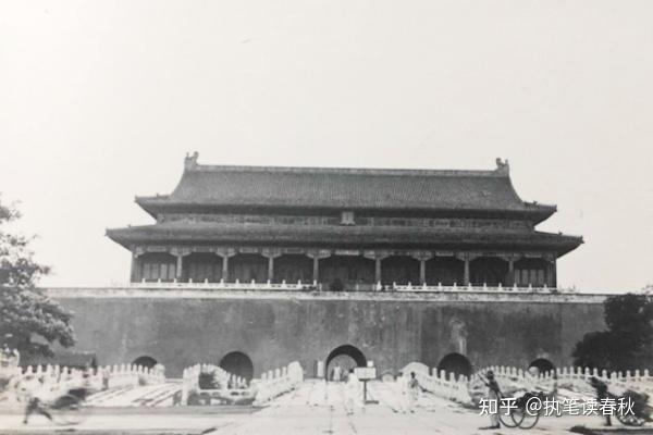 天安门城楼上的毛主席画像,有一个“惯例”,已经保持了50多年 - 知乎