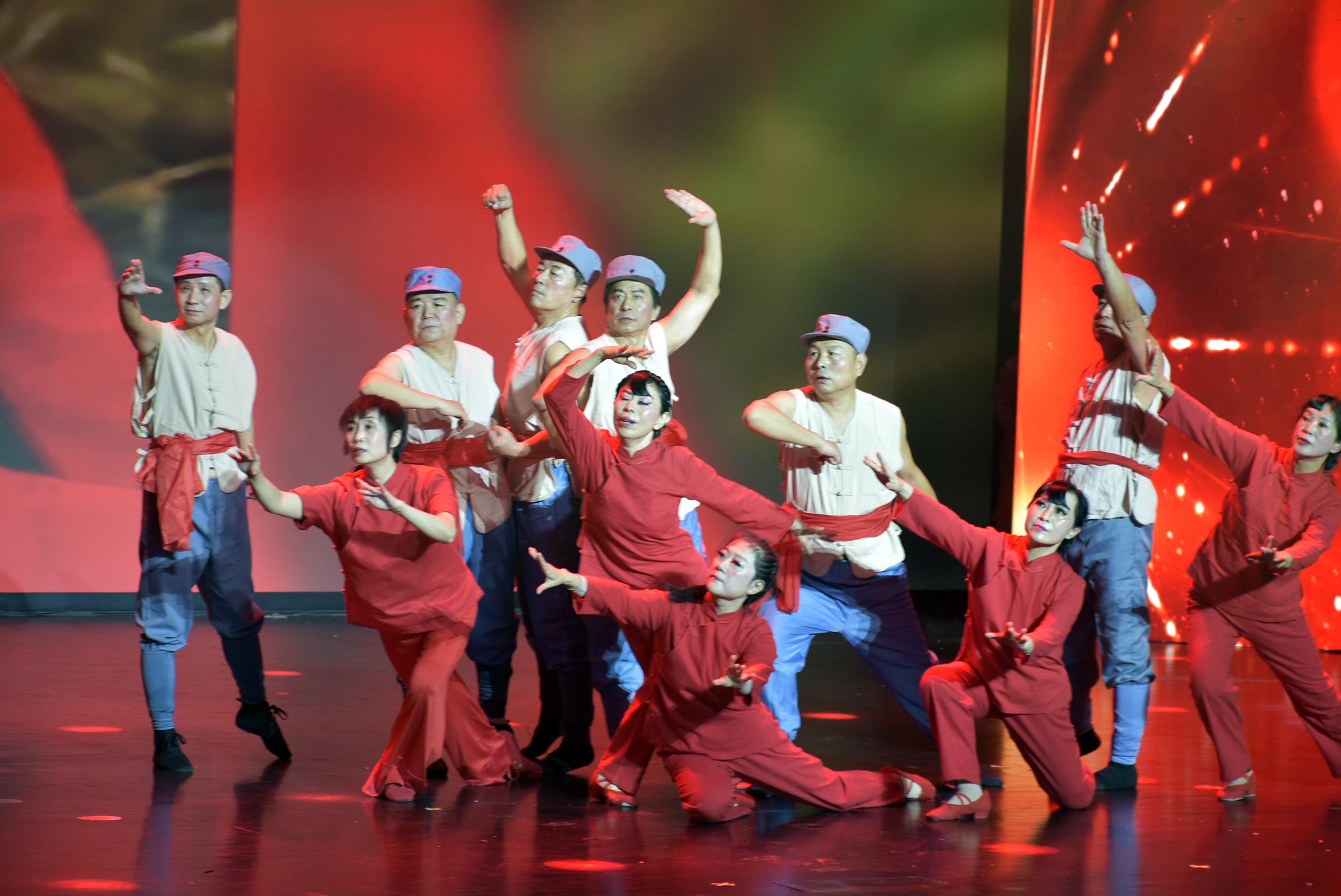 江山人民红色经典大型音乐舞蹈史诗公益演出在大连落幕