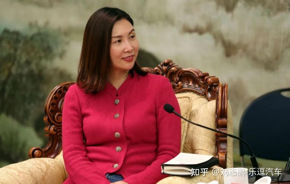 相较于其他大型车企的此类高管,包括陶琳,王昊,朱晓彤在内的特斯拉